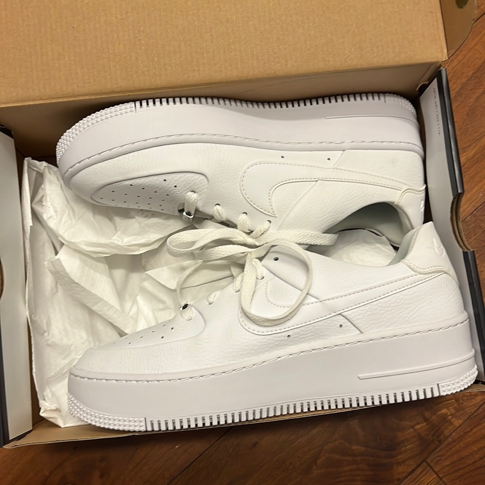 Nike Air Force 1 (W AF1 SAGE LOW)